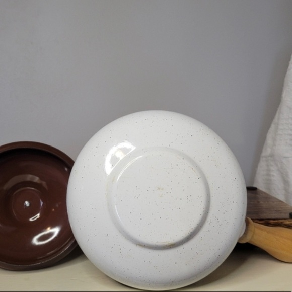 ✨VTG 1960s Levcoware Retro Fondue Pot, Wood Handle Enamel Pot w/lid - Picture 3 of 3